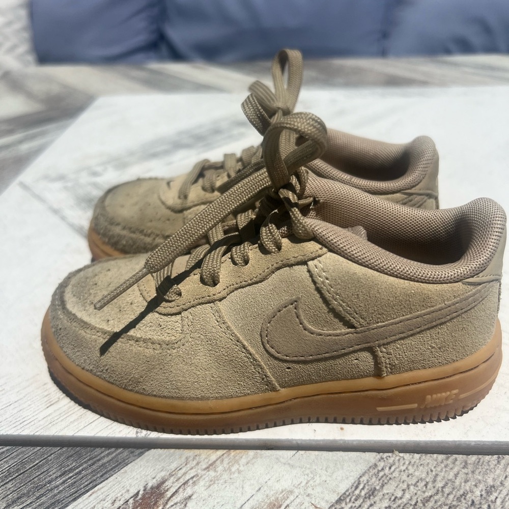 Air Force 1 LV8 Toddler Size 9